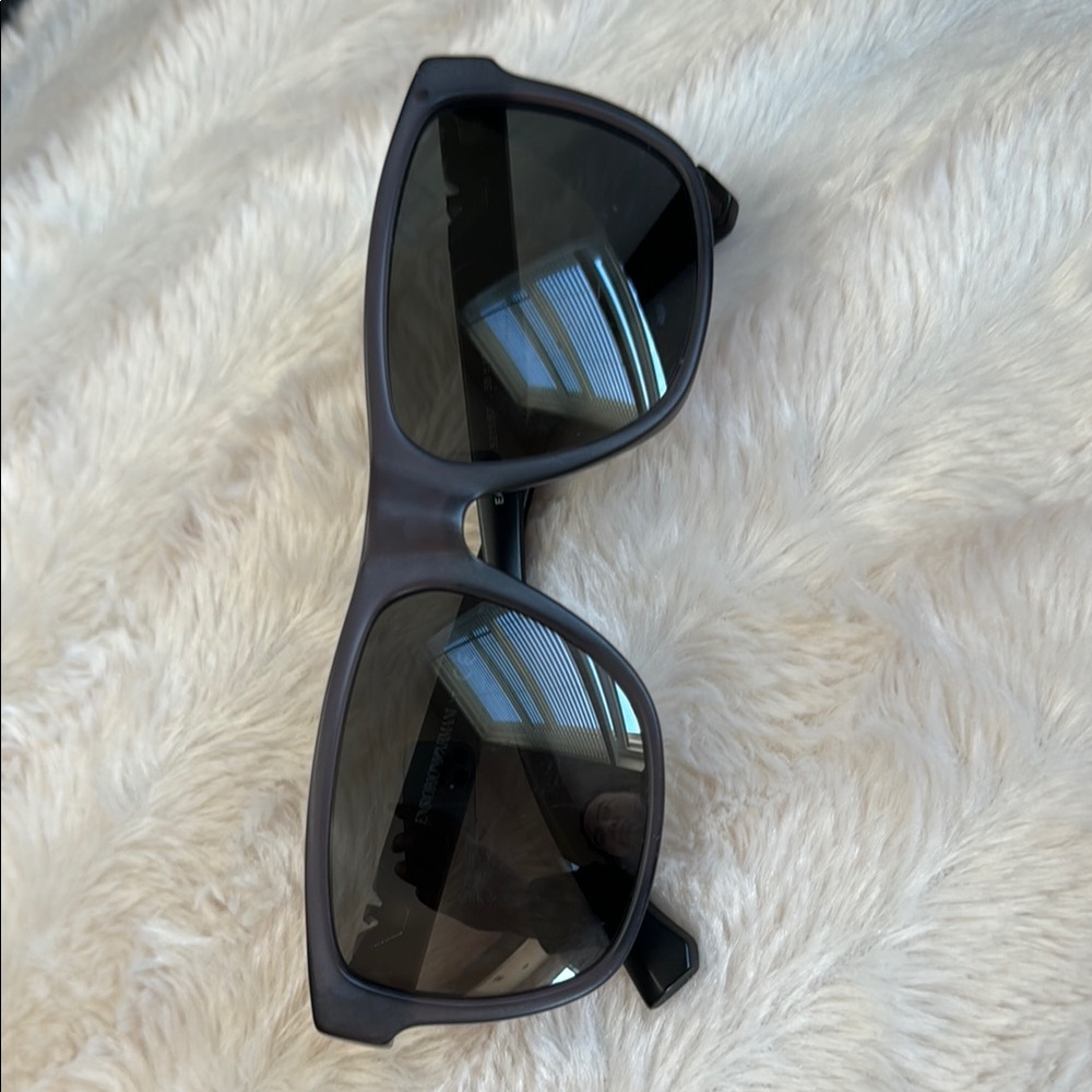 Stylish Black Sunglasses - Picture 1 of 4